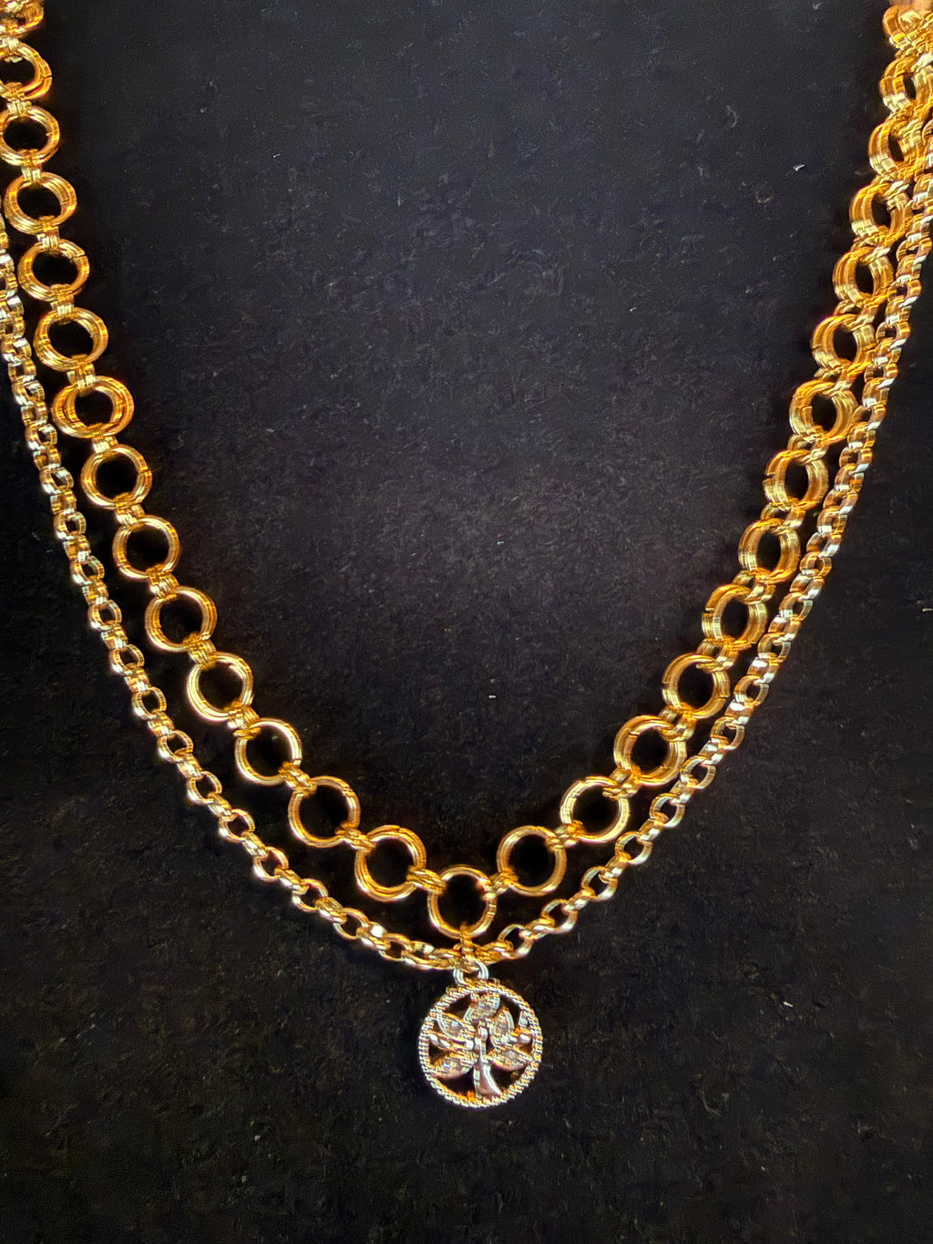 Chainmail gold necklace with crystal charm