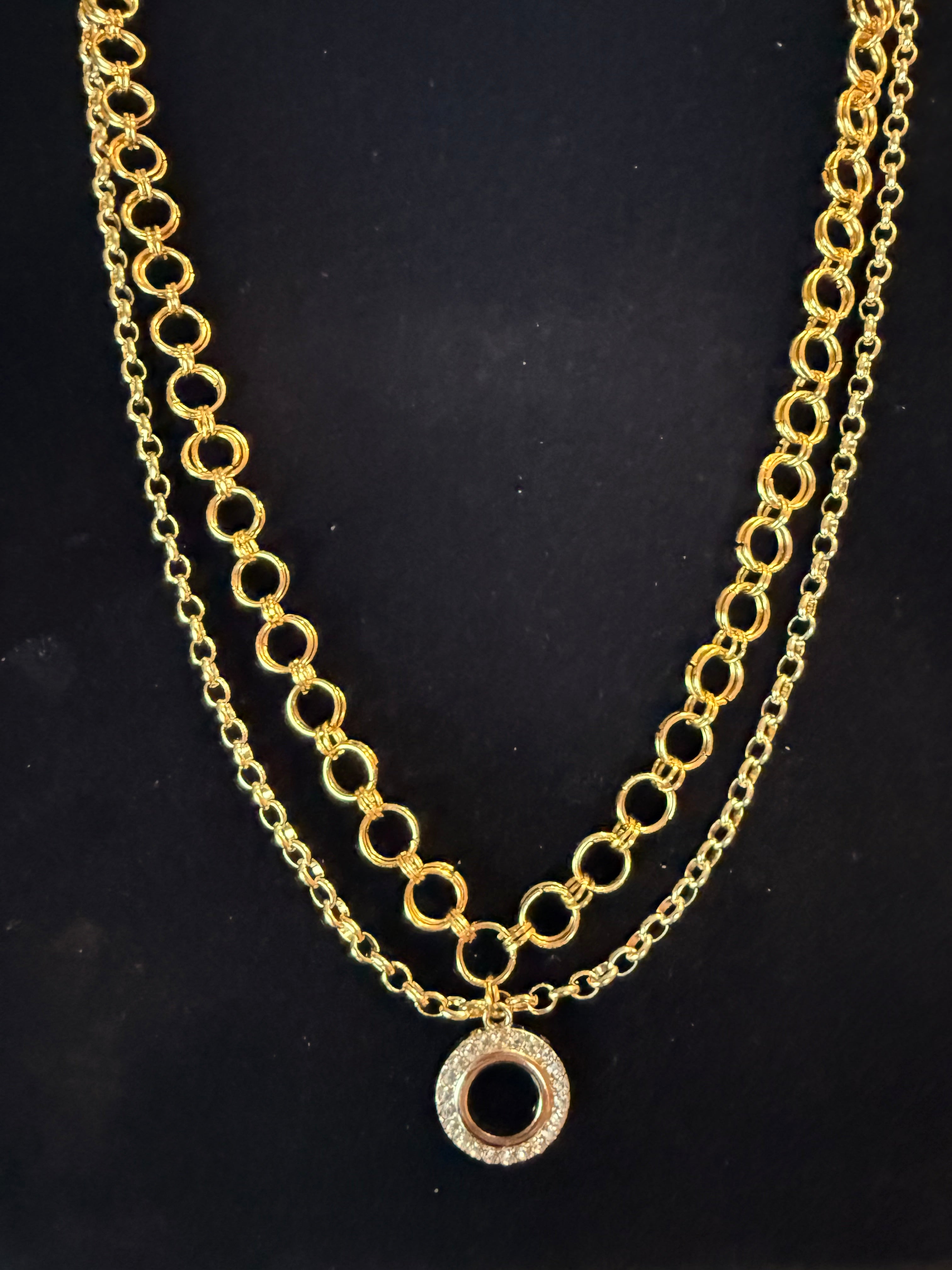 Chainmail gold necklace with charm
