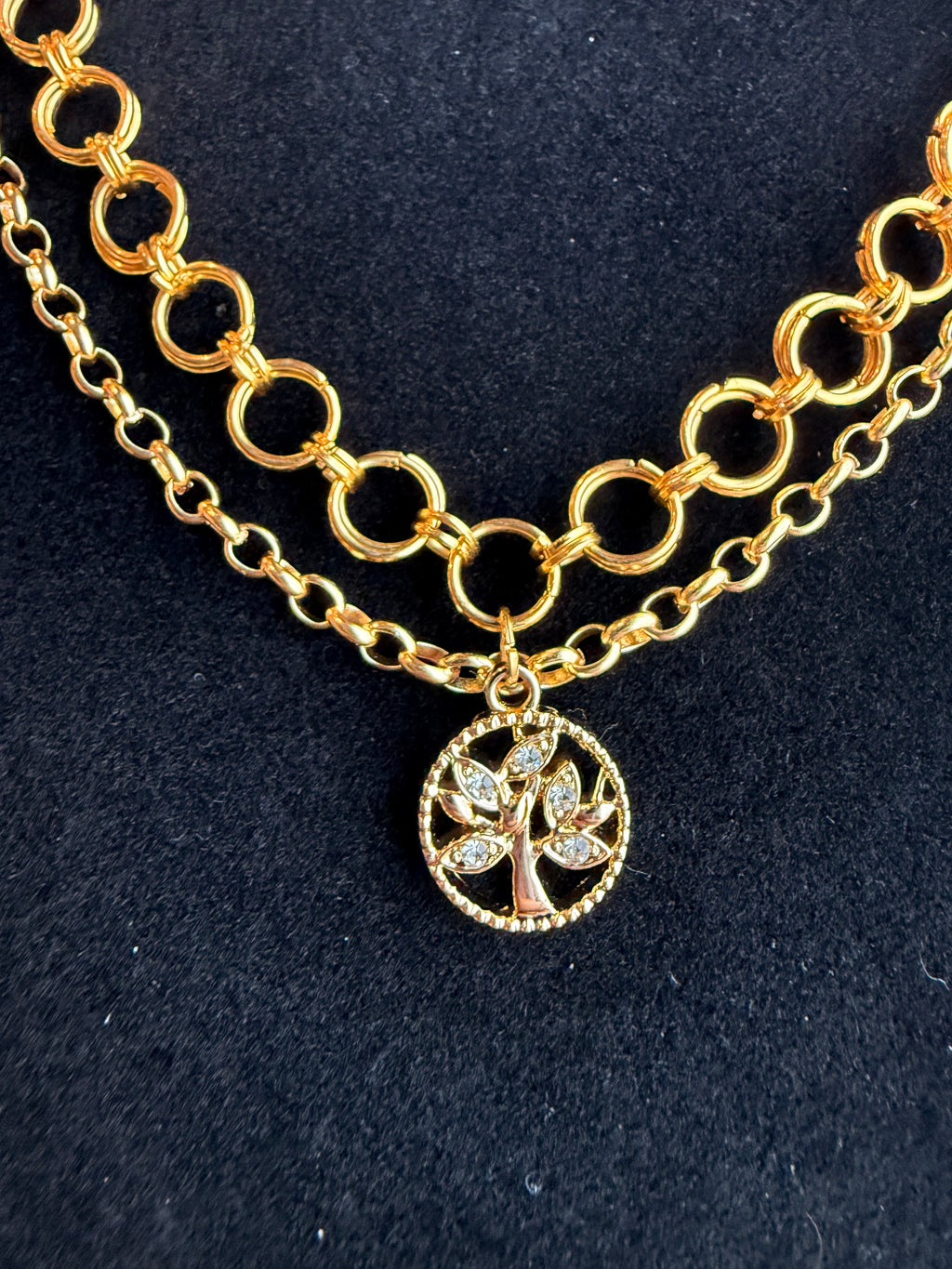 Chainmail gold necklace with crystal charm