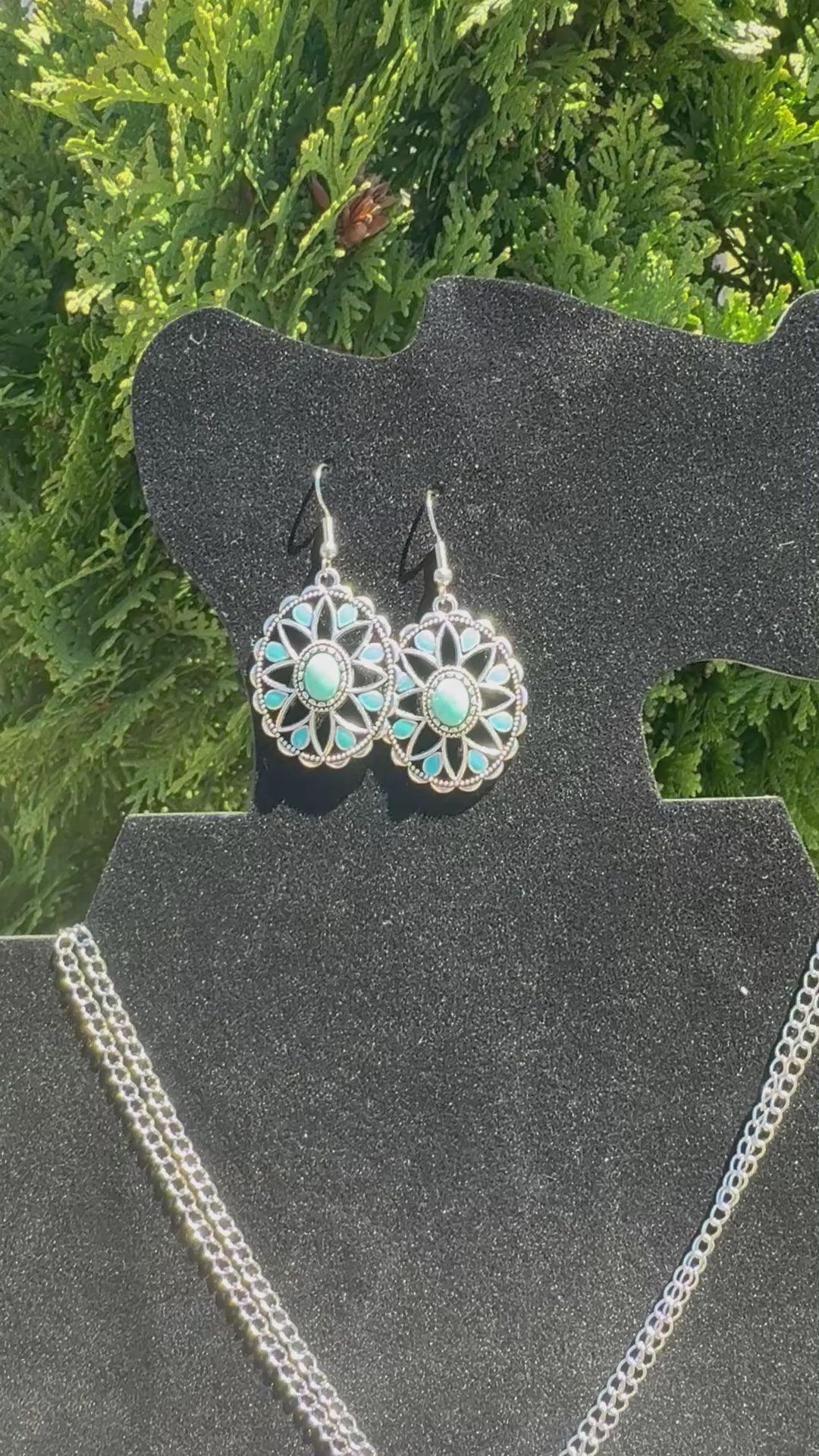 Vintage-Style Ethnic Jewelry for Women, Featuring Silvery Oval-Shaped Zinc Alloy Earrings And Necklace Adorned with Blue Oil Drop And Acrylic Accents